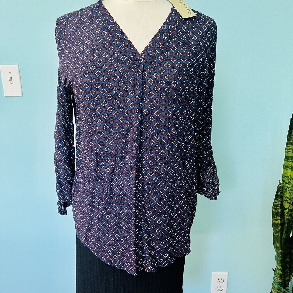 NWT BRINA EM Sz S Lemmy V-Neck Navy Geometric Long Roll Tab Sleeve Top Blouse